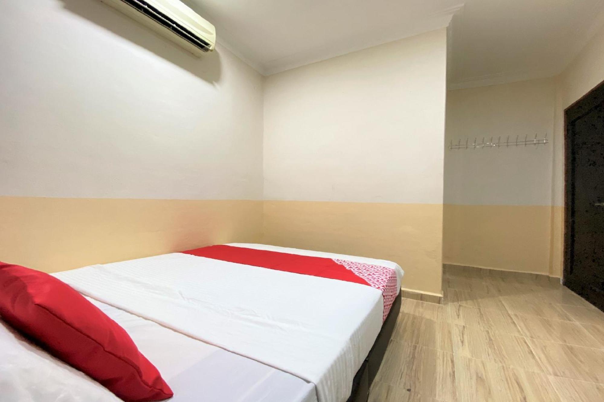 Oyo 90205 Bayu Sintok Motel Changlun Buitenkant foto